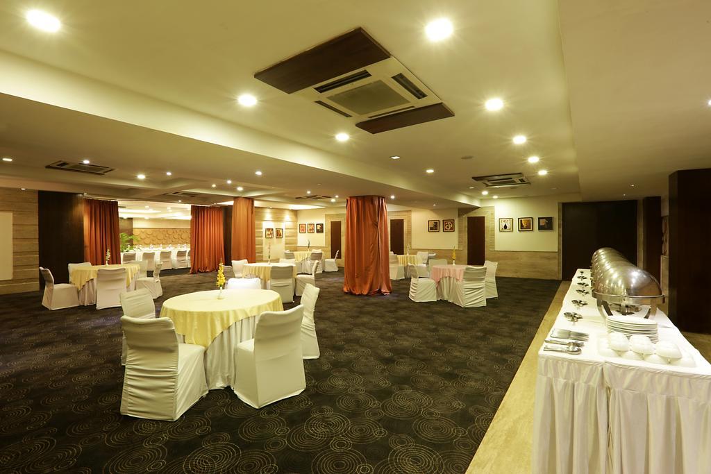 Corporate Regency Hotel Ню Делхи Екстериор снимка