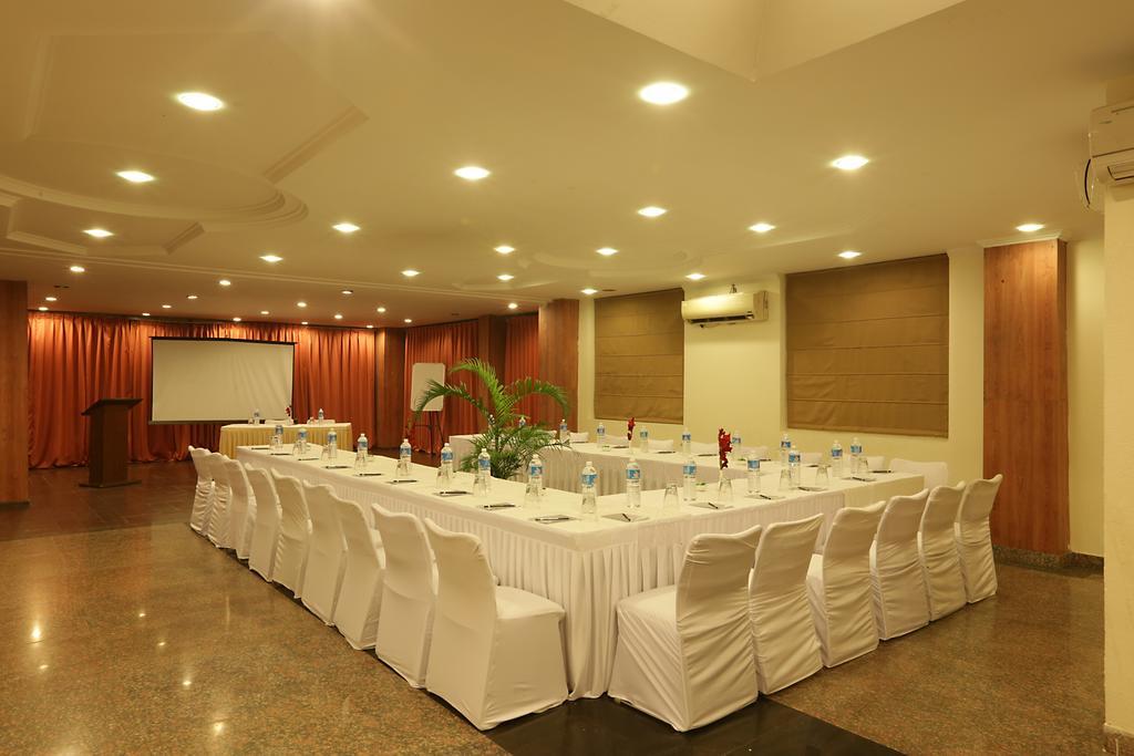 Corporate Regency Hotel Ню Делхи Екстериор снимка
