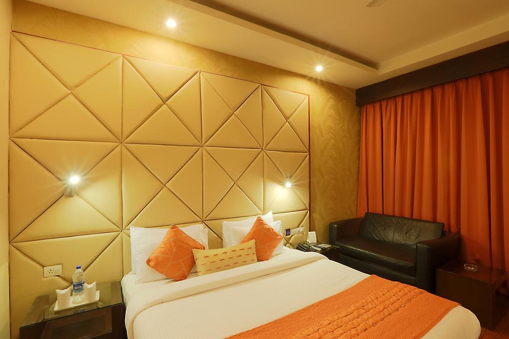 Corporate Regency Hotel Ню Делхи Екстериор снимка