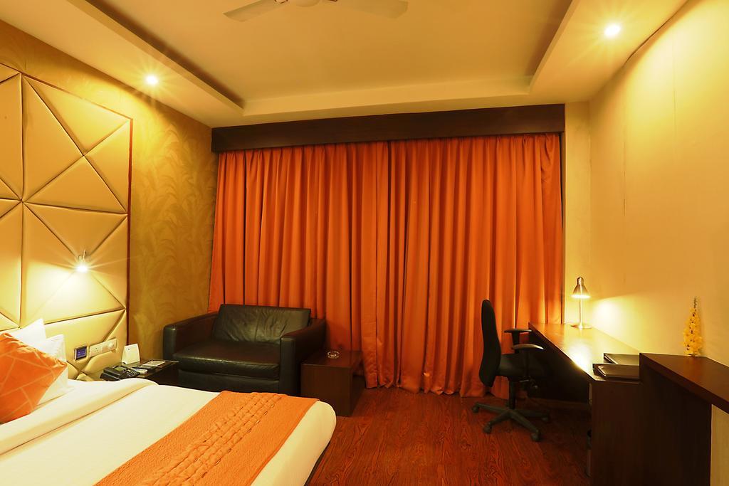 Corporate Regency Hotel Ню Делхи Екстериор снимка