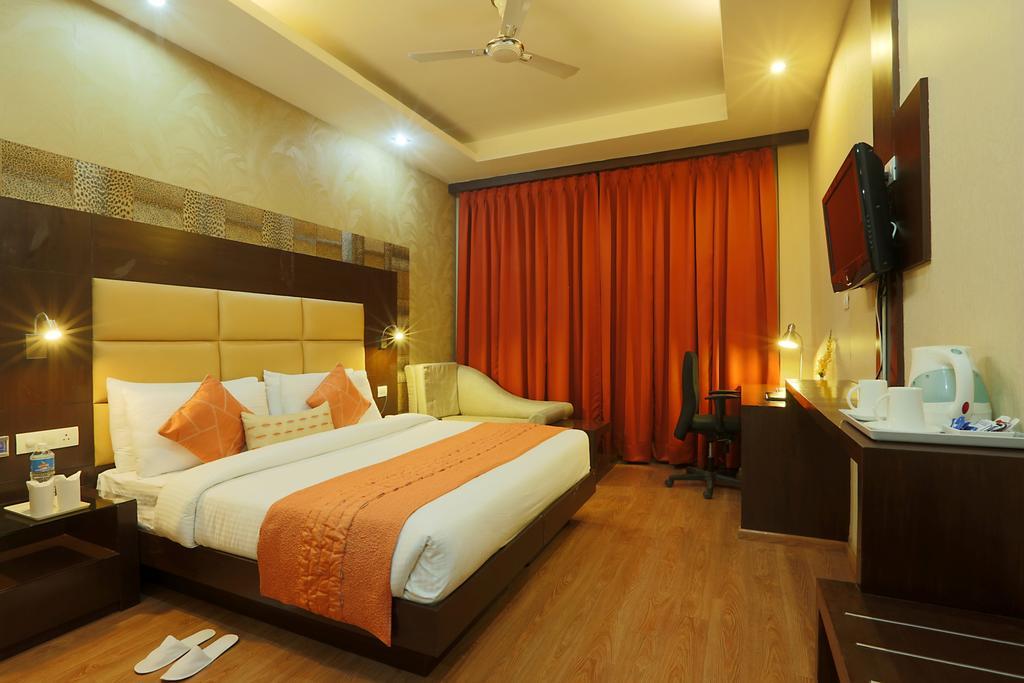 Corporate Regency Hotel Ню Делхи Екстериор снимка