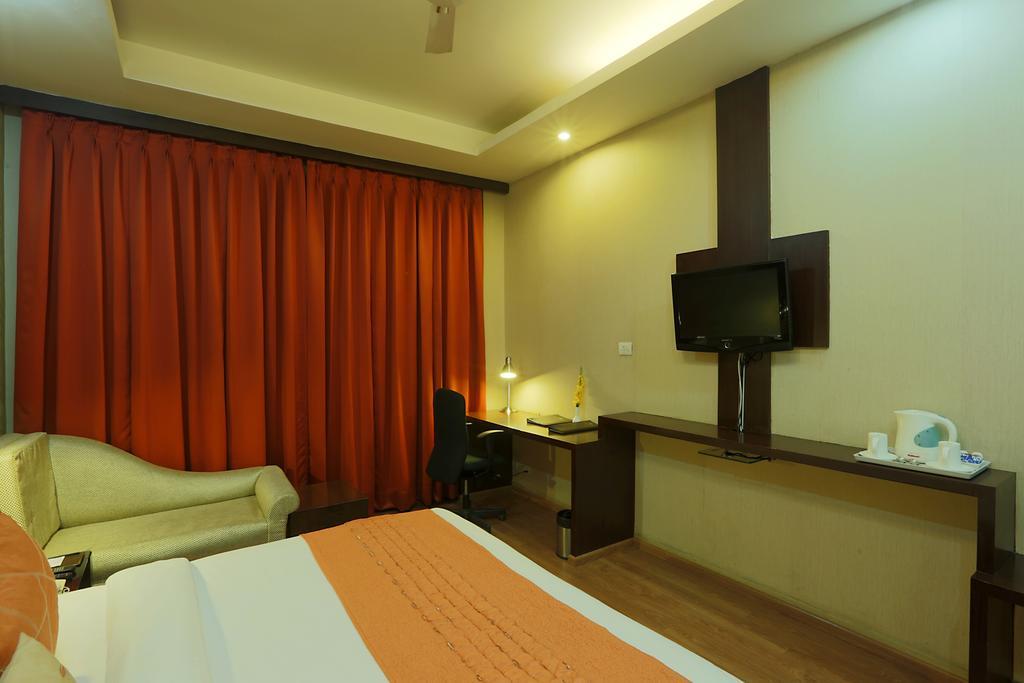 Corporate Regency Hotel Ню Делхи Екстериор снимка