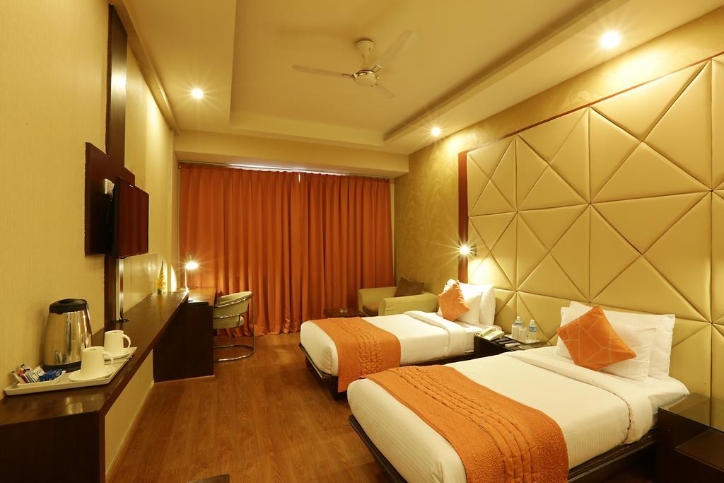 Corporate Regency Hotel Ню Делхи Екстериор снимка