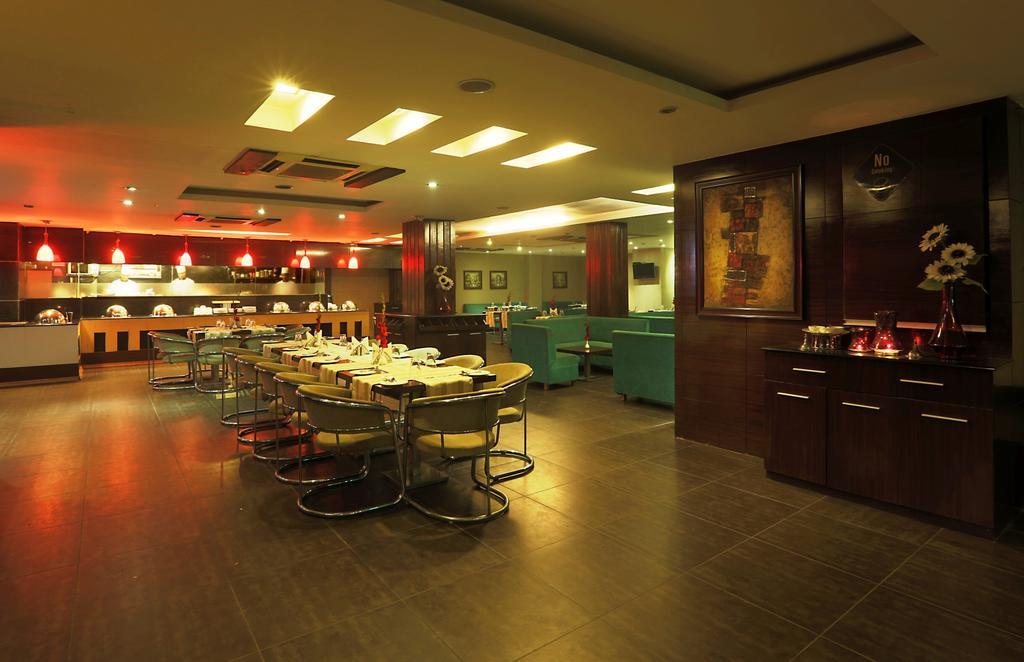Corporate Regency Hotel Ню Делхи Екстериор снимка
