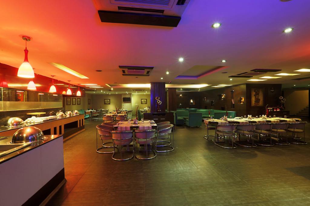 Corporate Regency Hotel Ню Делхи Екстериор снимка