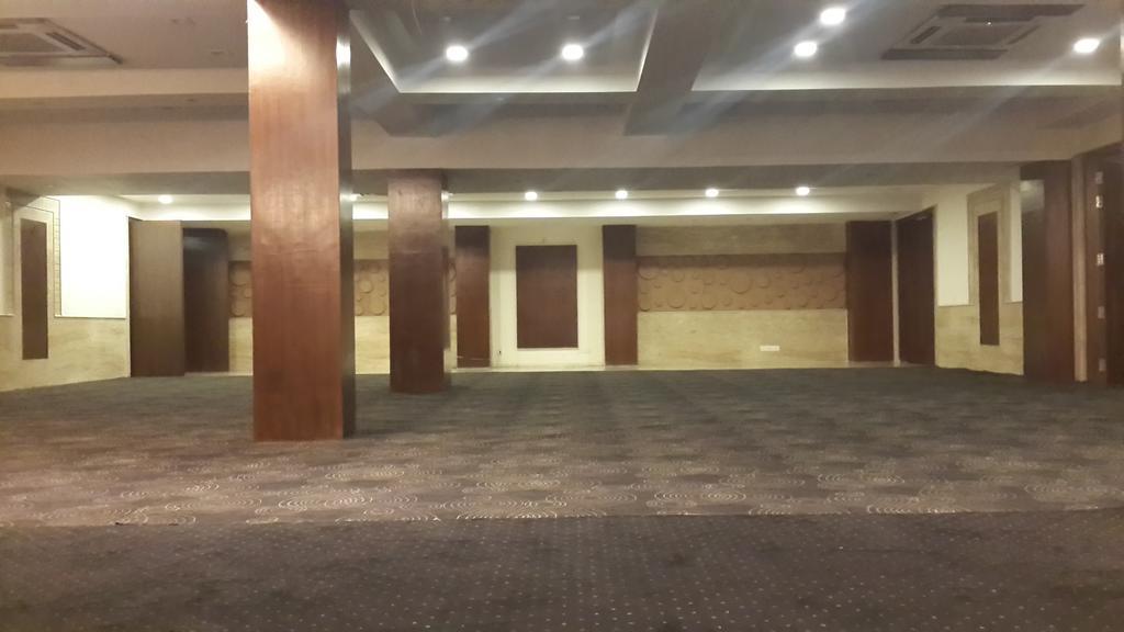Corporate Regency Hotel Ню Делхи Екстериор снимка