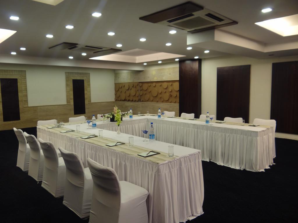 Corporate Regency Hotel Ню Делхи Екстериор снимка