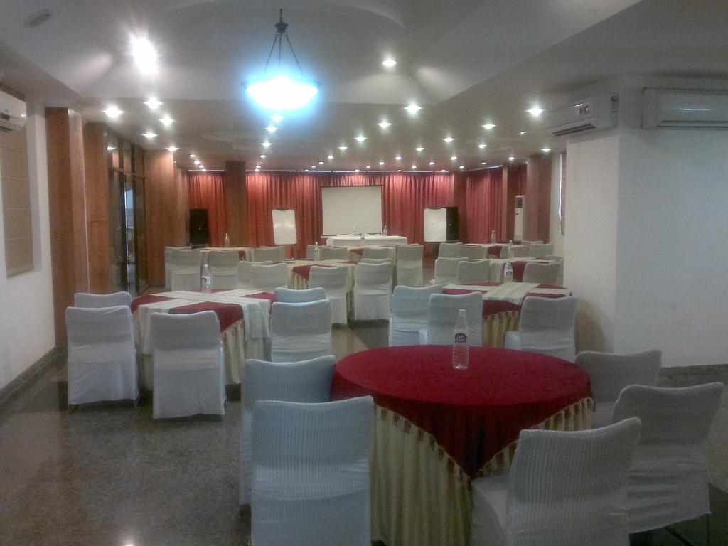Corporate Regency Hotel Ню Делхи Екстериор снимка