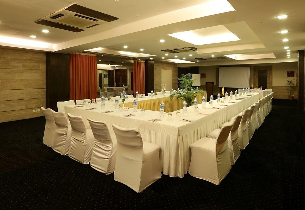Corporate Regency Hotel Ню Делхи Екстериор снимка