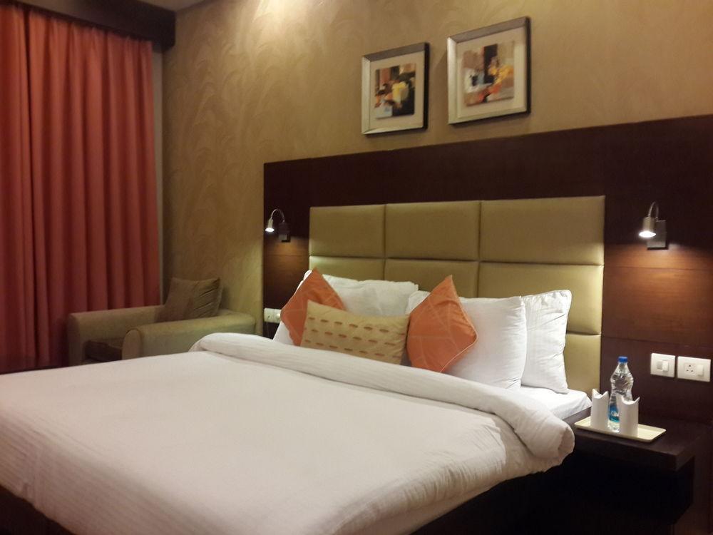 Corporate Regency Hotel Ню Делхи Екстериор снимка
