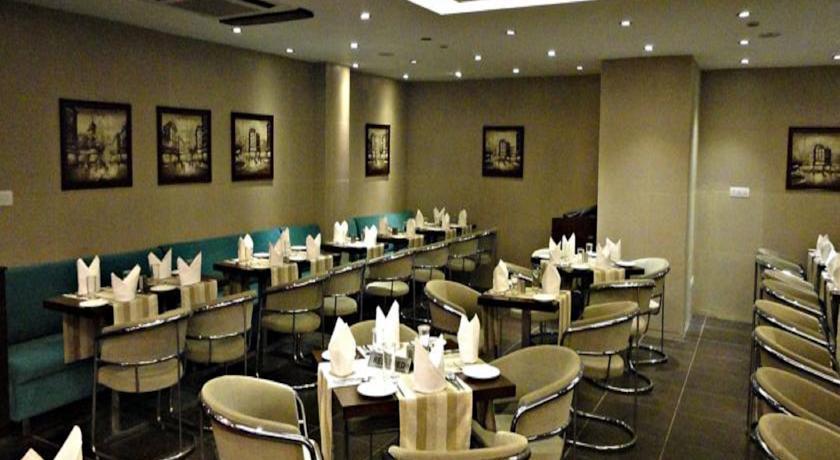 Corporate Regency Hotel Ню Делхи Екстериор снимка
