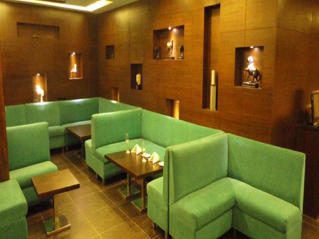 Corporate Regency Hotel Ню Делхи Екстериор снимка