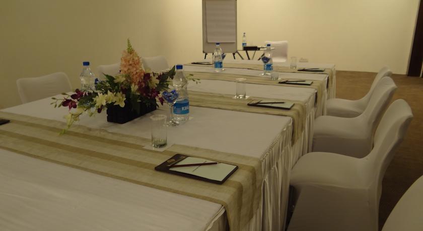 Corporate Regency Hotel Ню Делхи Екстериор снимка